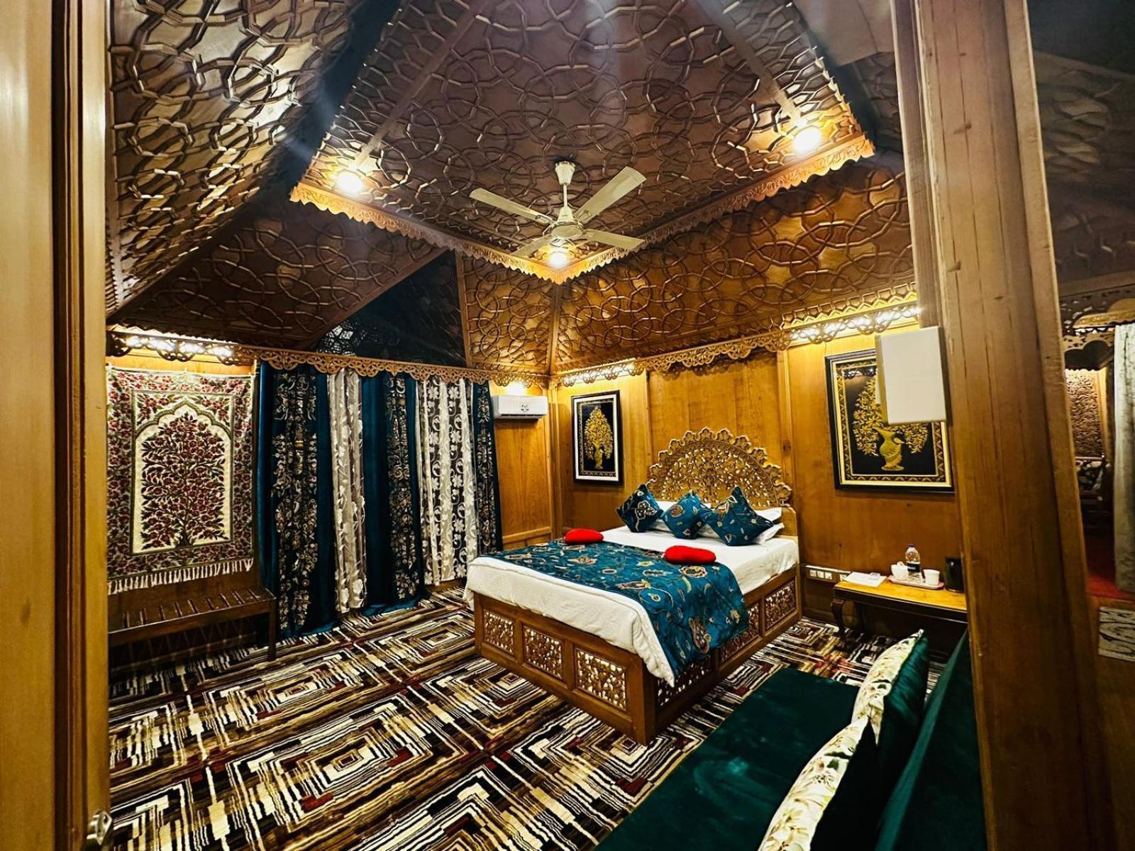 The Heritage Safina Group Of Houseboats Srīnagar 外观 照片