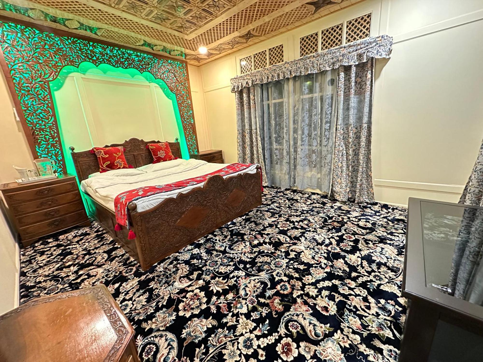 The Heritage Safina Group Of Houseboats Srīnagar 外观 照片