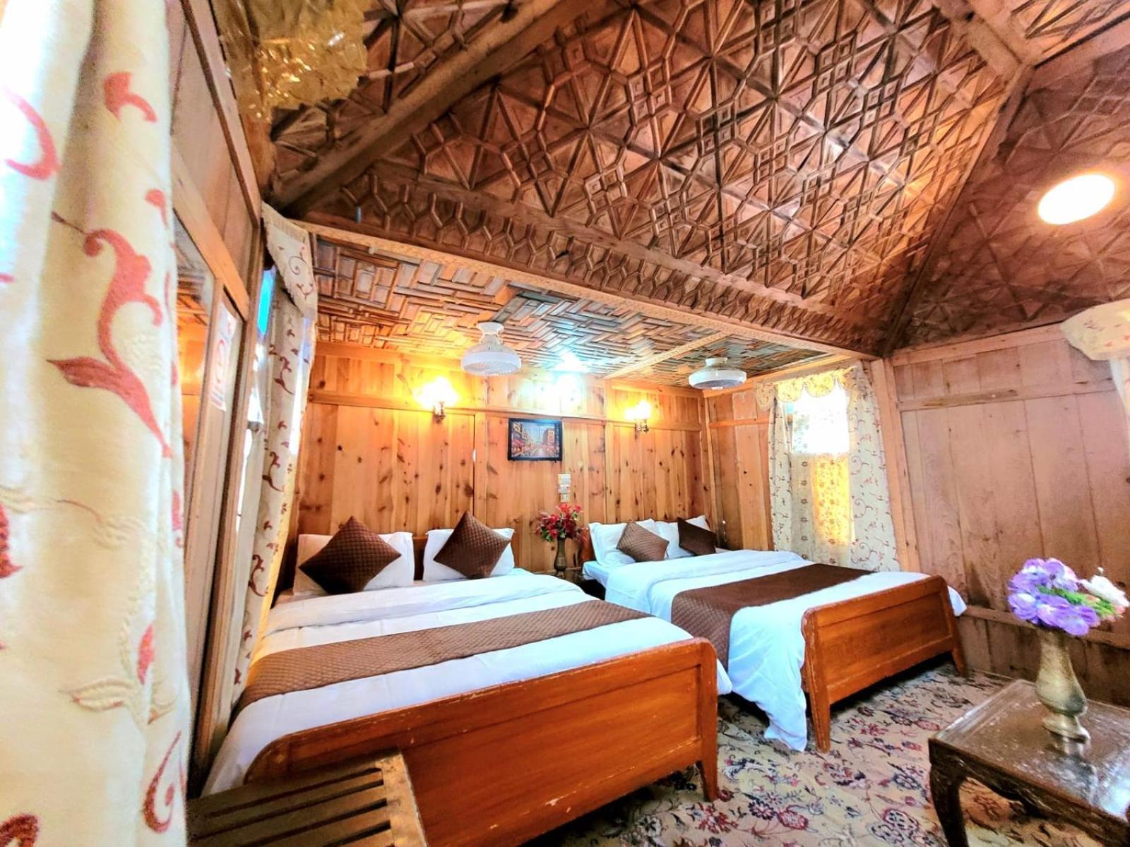 The Heritage Safina Group Of Houseboats Srīnagar 外观 照片